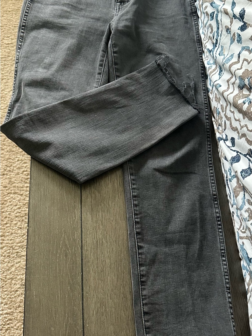 Madewell women’s Charcoal cropped Jeans